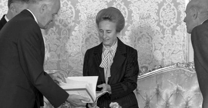 Elena Ceaușescu a blocat sălii de examen în ziua doctoratului în chimie